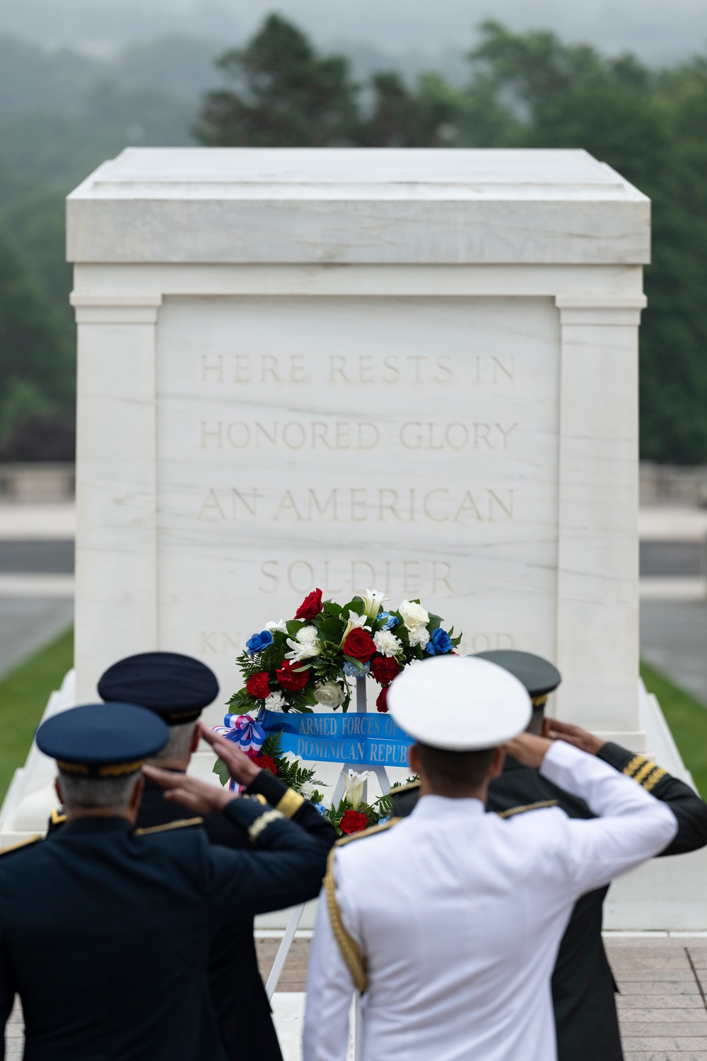 Minister of Defense of the Dominican Republic Lt. Gen. Carlos Antonio Fernández Onofre Visits Arlington National Cemetery