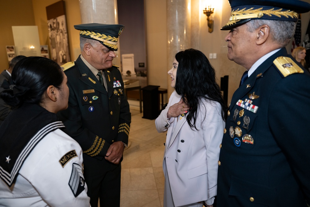 Minister of Defense of the Dominican Republic Lt. Gen. Carlos Antonio Fernández Onofre Visits Arlington National Cemetery