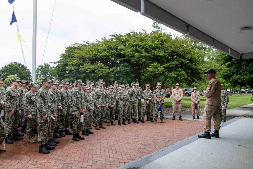 SURFLANT Speaks to Midshipmen during PROTRAMID