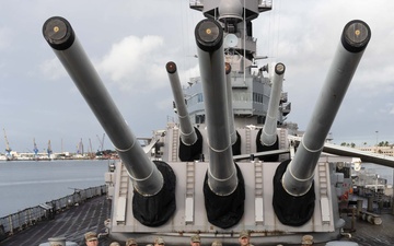 Battleship U.S.S. Missouri Tour