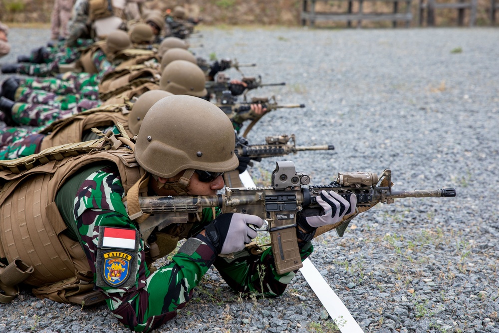 U.S. Marines, Indonesian Korps Marinir participate in live-fire training
