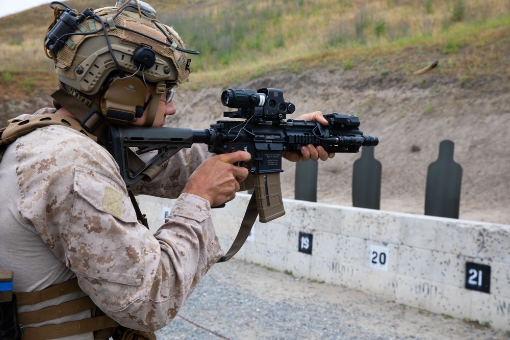 U.S. Marines, Indonesian Korps Marinir participate in live-fire training