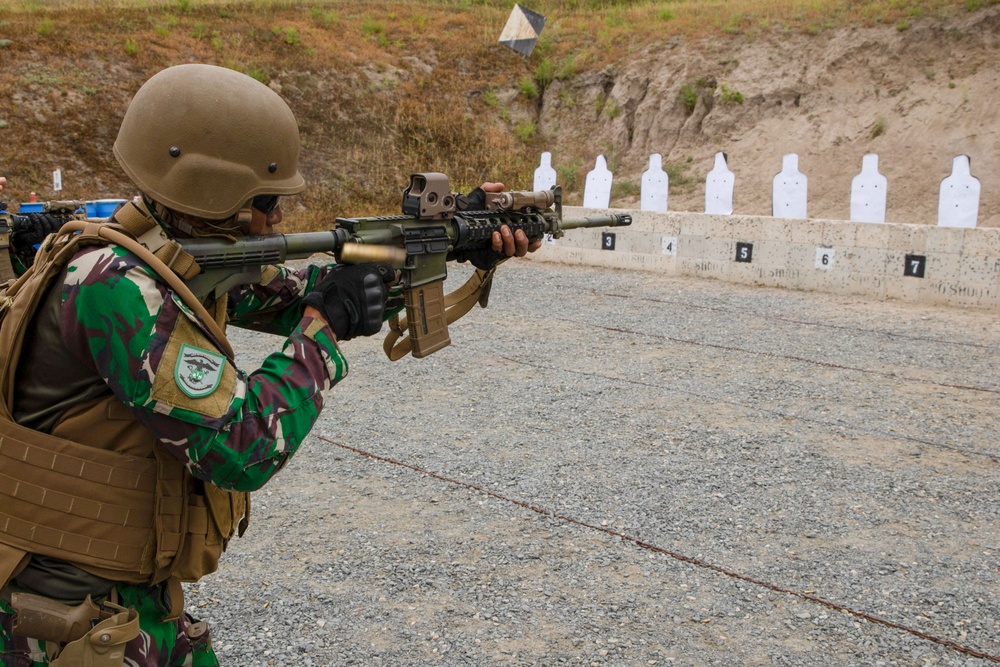 U.S. Marines, Indonesian Korps Marinir participate in live-fire training