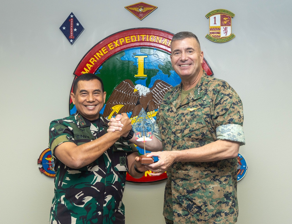 I MEF CG meets with Indonesian KORMAR Commandant