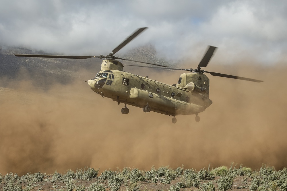 211th Aviation Regiment conducts flight operations at Pohakuloa Training Area