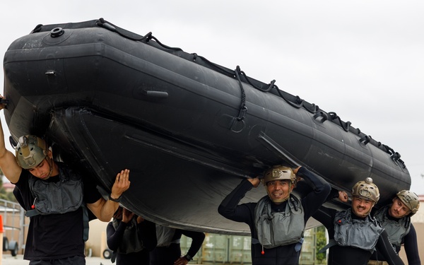 U.S. Marines, Indonesian Korps Marinir participate in amphibious training