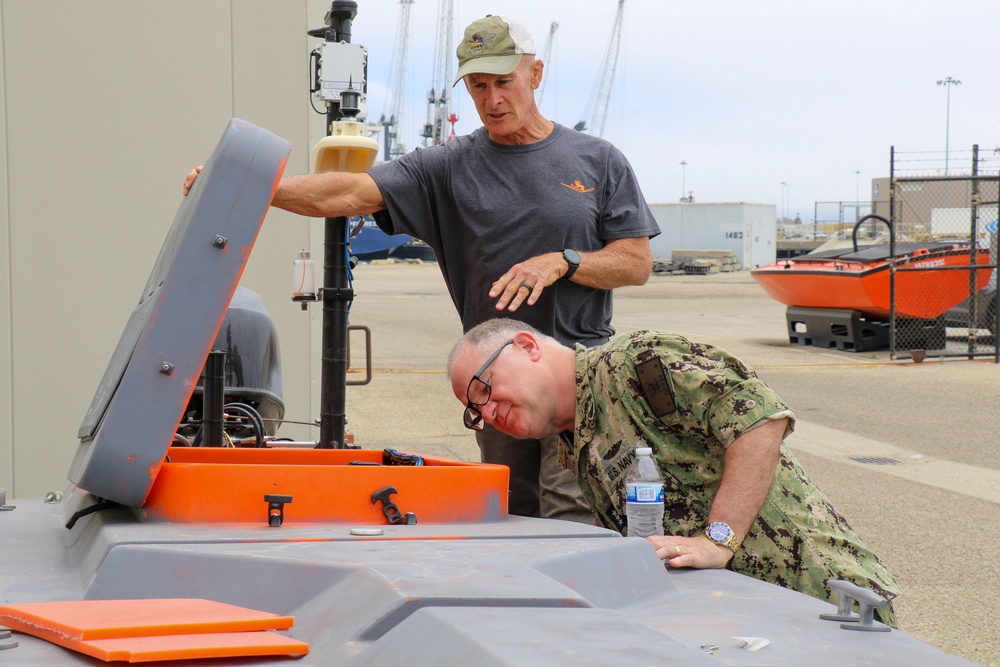 Vice Adm. Pitts Gains Insight into Weapons Division’s Strategic Impact