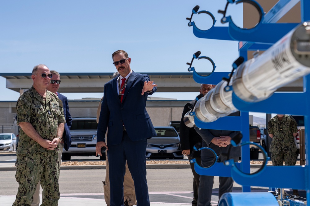 Vice Adm. Pitts Gains Insight into Weapons Division’s Strategic Impact