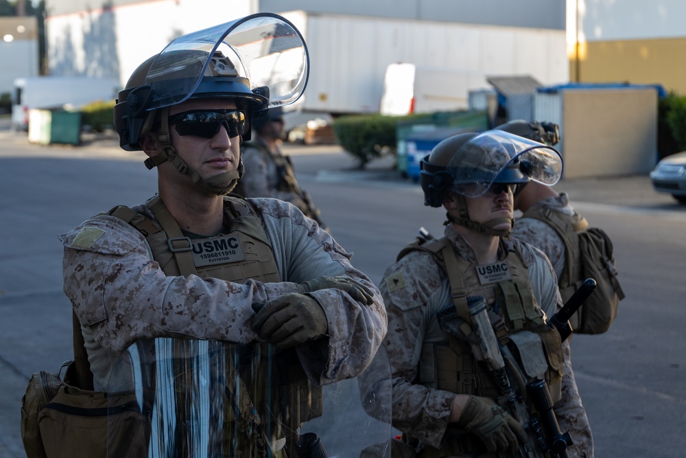 U.S. Marines guard federal building to assist California Army National Guard