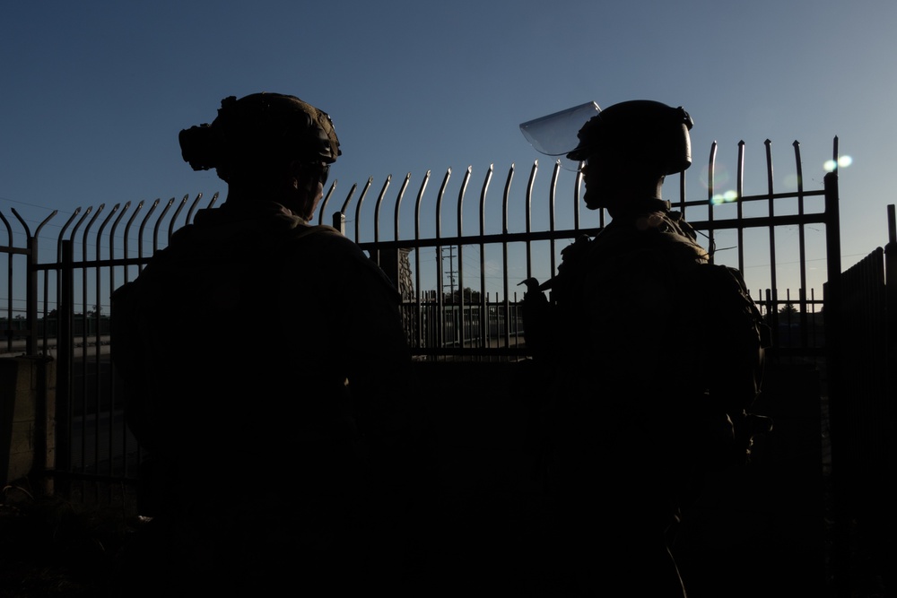 U.S. Marines guard federal building to assist California Army National Guard
