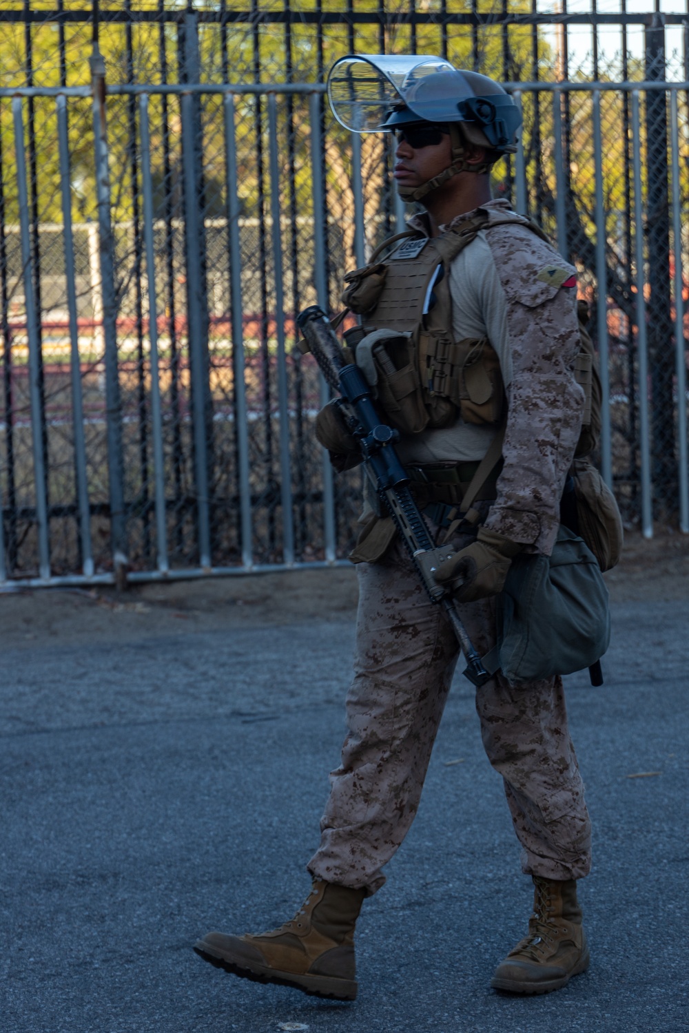 U.S. Marines guard federal building to assist California Army National Guard