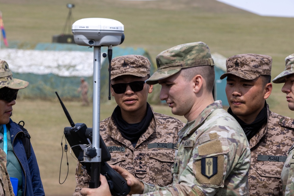 [Kaahn Quest 2025] US Army Soldiers along side Mongolian Armed Forces conduct road survey