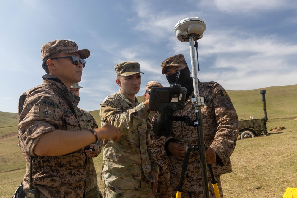 [Kaahn Quest 2025] US Army Soldiers along side Mongolian Armed Forces conduct road survey