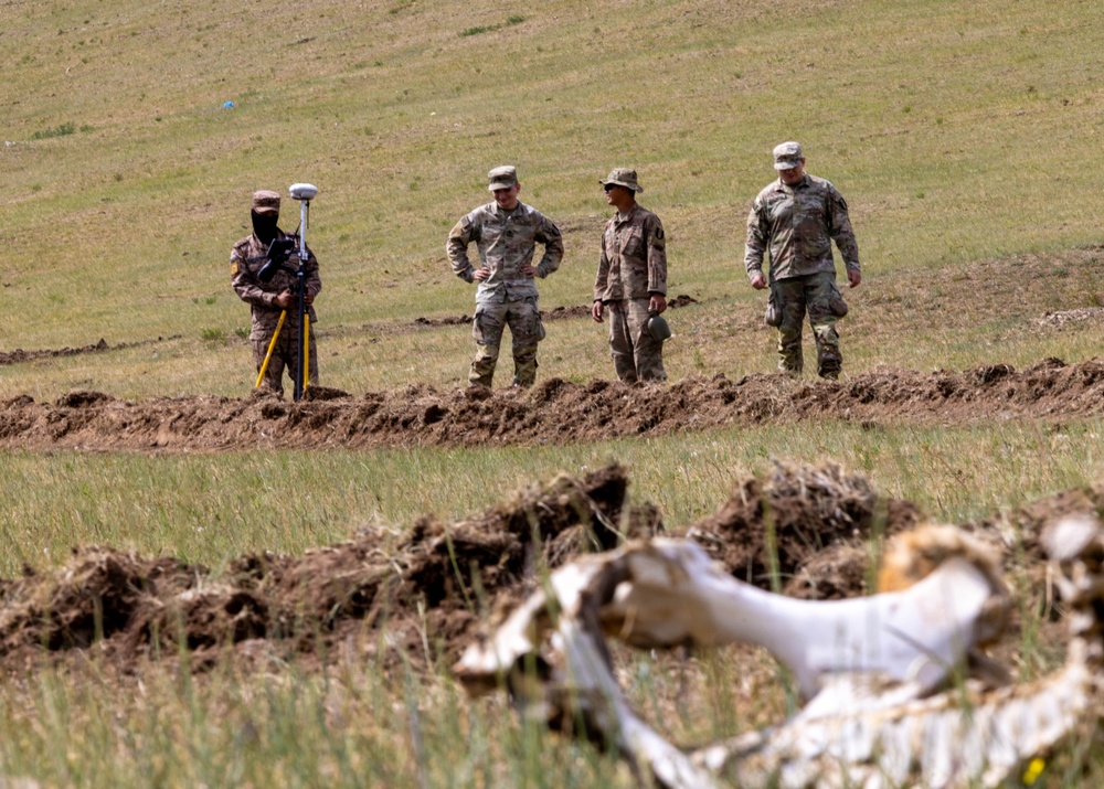 [Kaahn Quest 2025] US Army Soldiers along side Mongolian Armed Forces conduct road survey