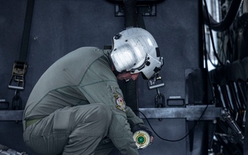 HMH-462 perform ADGR for Fuji Viper