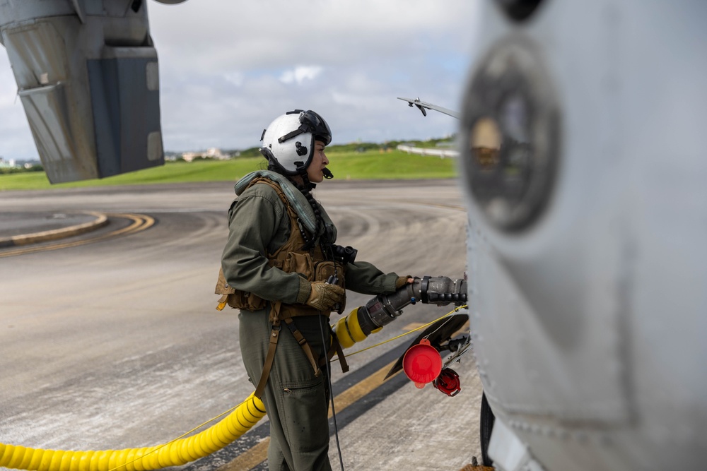 VMM-262 performs a live fire exercise