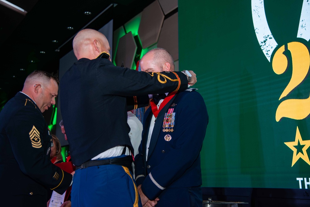 Task Force Talon Commander presents Order of Saint Barbara to recipients during the Army’s 250th Birthday Ball