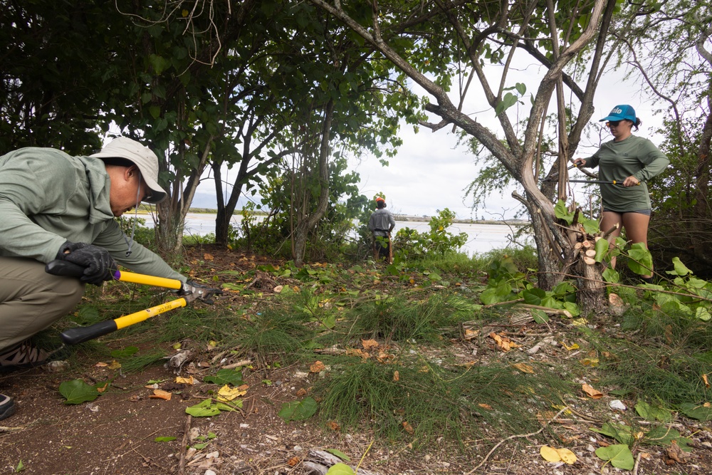 MCBH and Ola Nu’upia Hui conduct Environmental Stewardship Workday