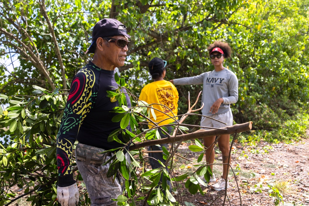 MCBH and Ola Nu’upia Hui conduct Environmental Stewardship Workday
