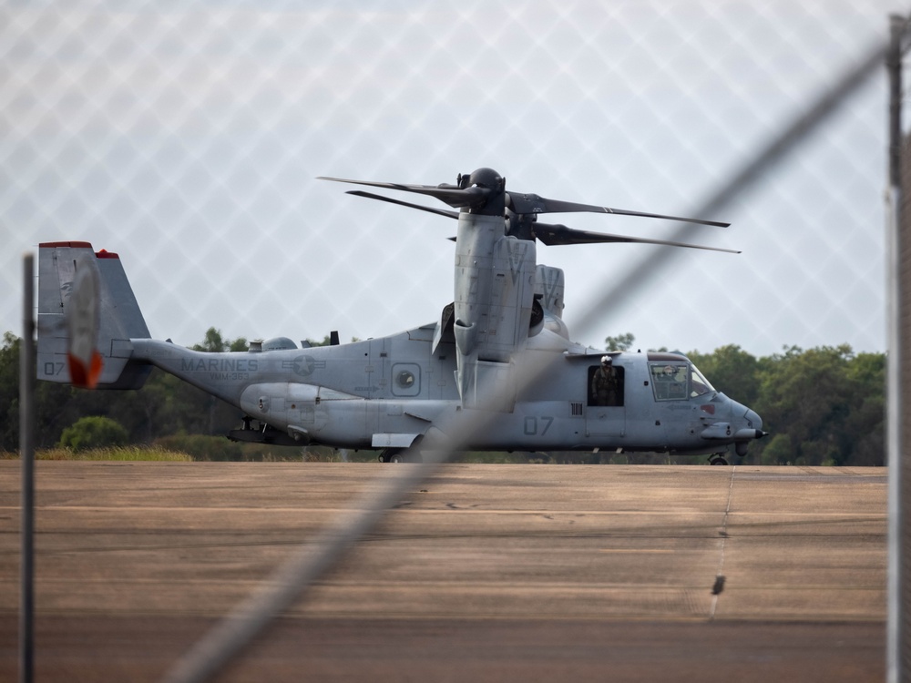 U.S. Marines, Sailors with MRF-D 25.3 conduct an integration check