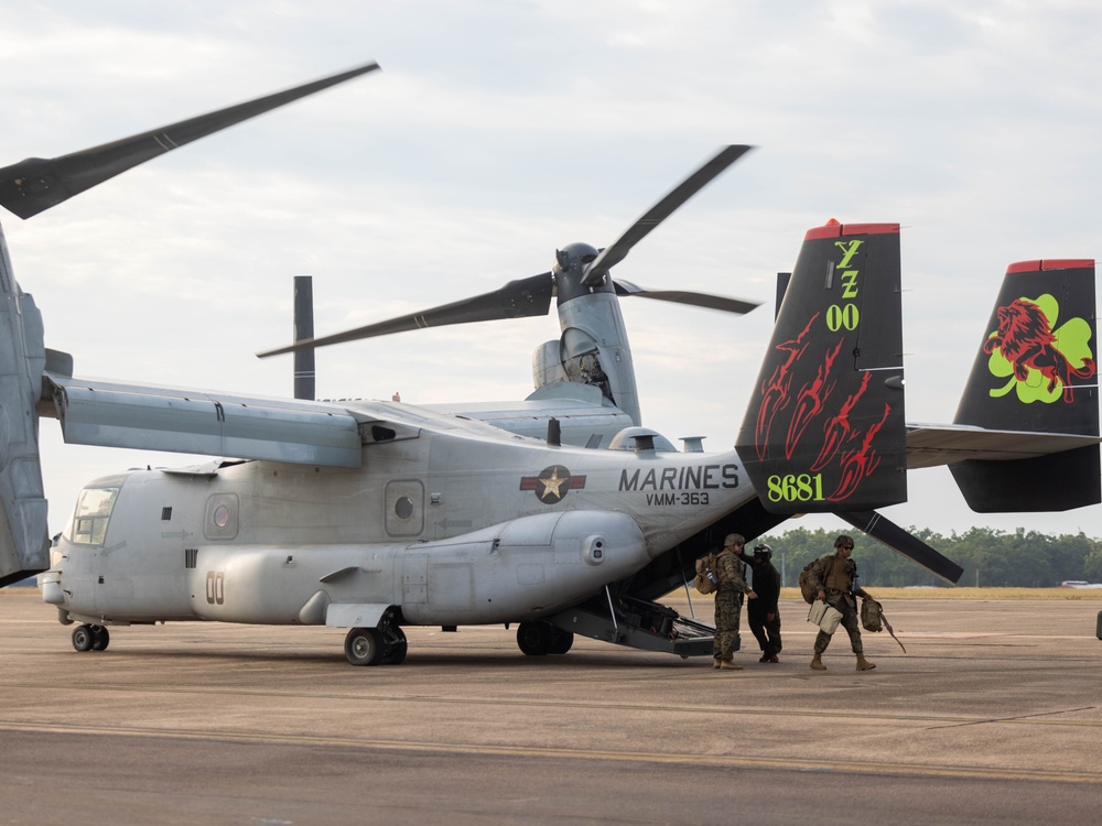 U.S. Marines, Sailors with MRF-D 25.3 conduct an integration check