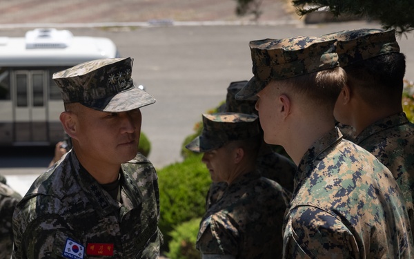 Activated Reserve Marines Participate in Commemoration ceremony with ROK Marines