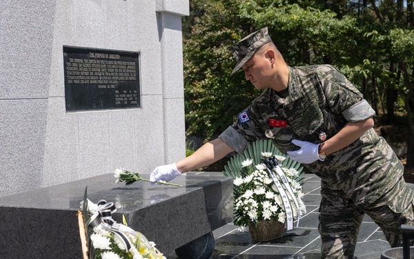 Activated Reserve Marines Participate in Commemoration ceremony with ROK Marines