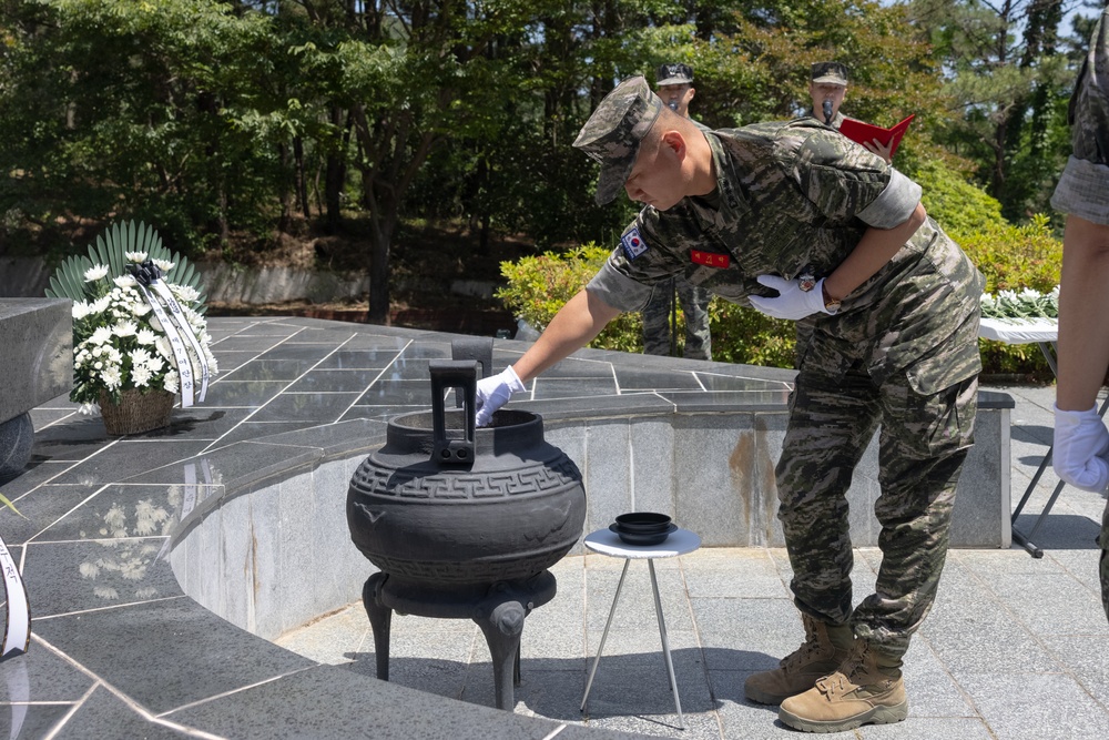 Activated Reserve Marines Participate in Commemoration ceremony with ROK Marines
