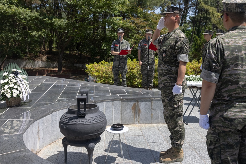 Activated Reserve Marines Participate in Commemoration ceremony with ROK Marines