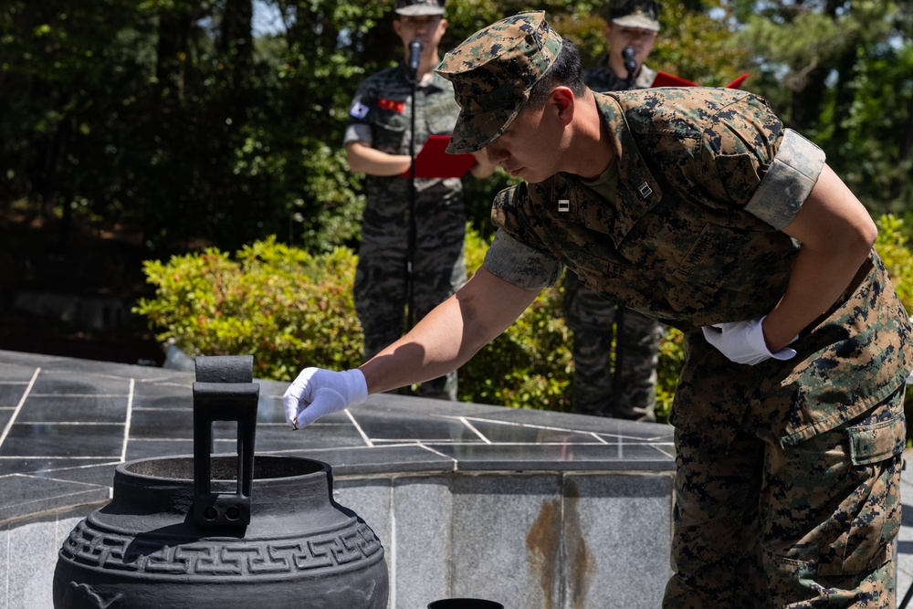 Activated Reserve Marines Participate in Commemoration ceremony with ROK Marines