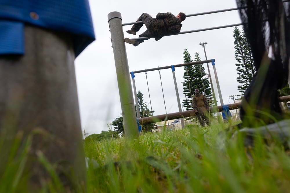 III MIG | COMMSTRAT Marines Conduct O-Course