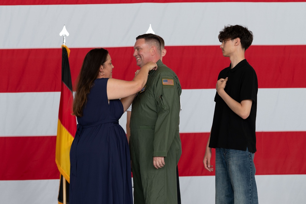 86 AW command chief retires
