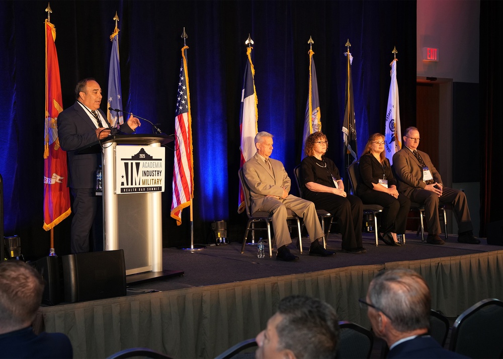 NAMRU San Antonio Leadership, Research Scientists participate in Annual AIM Health R&amp;D Summit
