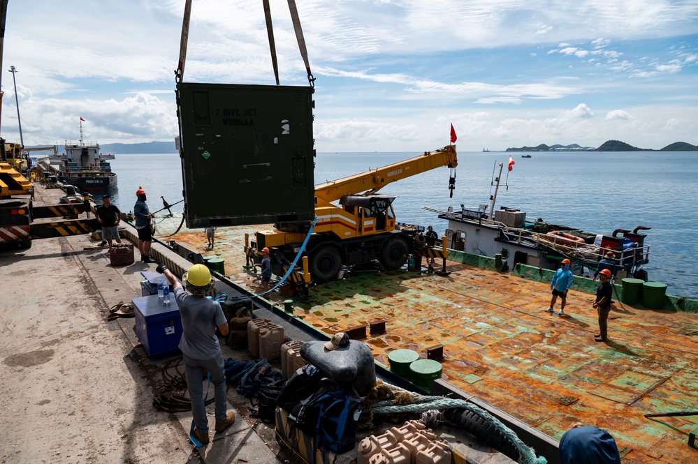 25-3VN Secures Equipment Onto Barge
