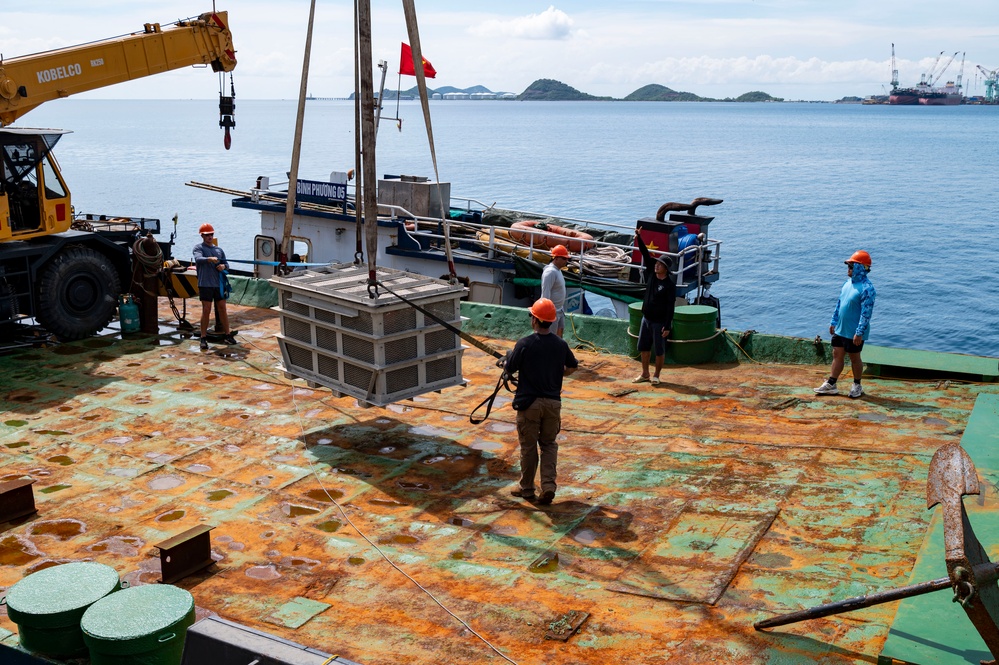 25-3VN Secures Equipment Onto Barge