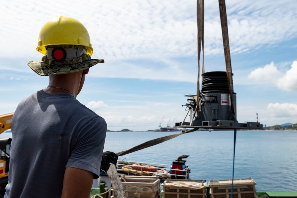 25-3VN Secures Equipment Onto Barge