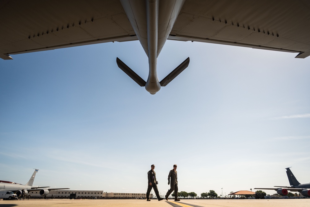 MacDill KC-135 refuels Charleston C-17s