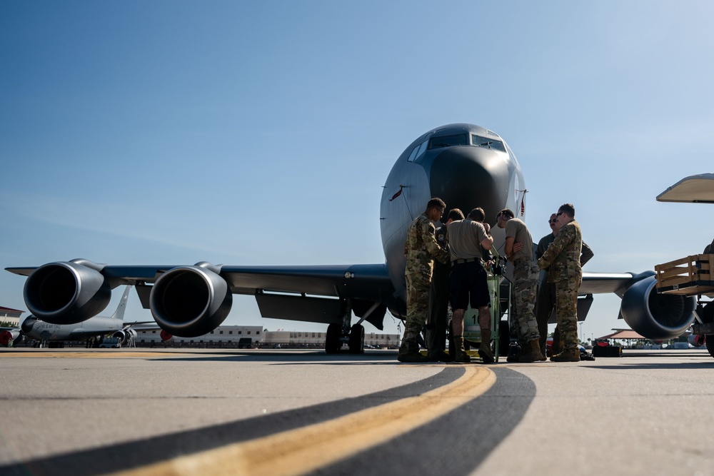 MacDill KC-135 refuels Charleston C-17s