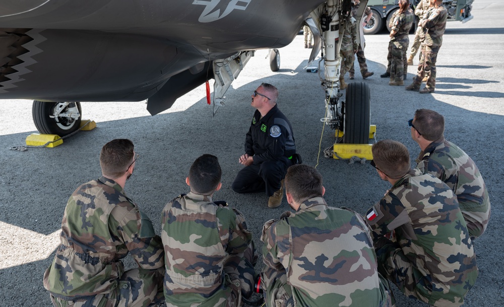 Atlantic Trident 25 cross-service hot pit refuel training
