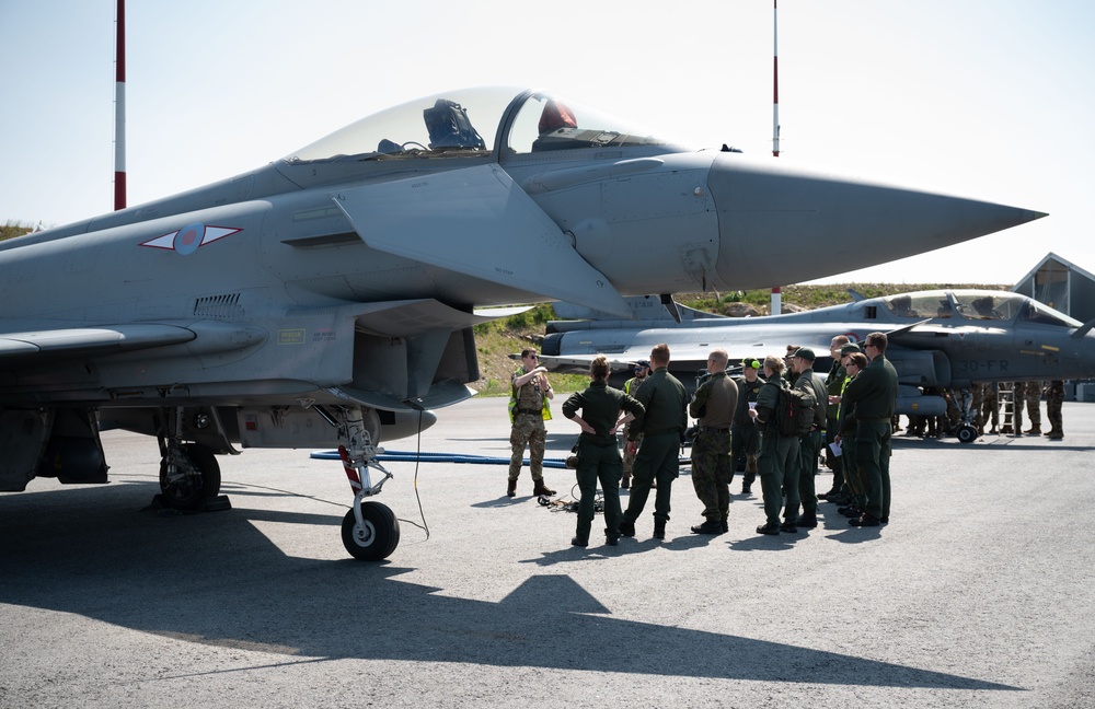 Atlantic Trident 25 cross-service hot pit refuel training