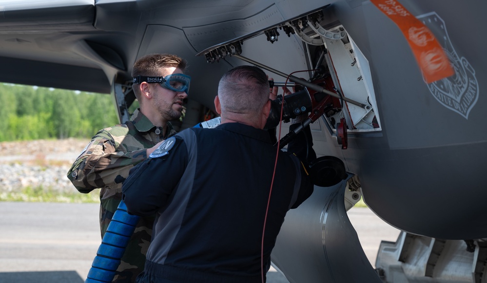 Atlantic Trident 25 cross-service hot pit refuel training