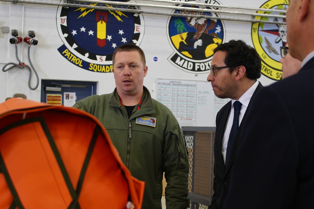 French Delegation visits U.S. VP Squadrons