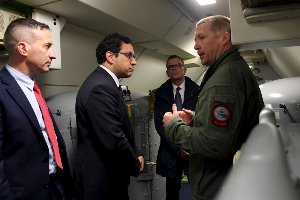 French Delegation visits U.S. VP Squadrons