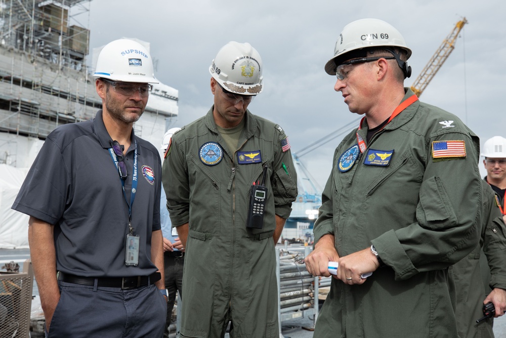 Ike Conducts Planned Incremental Availability maintenance period