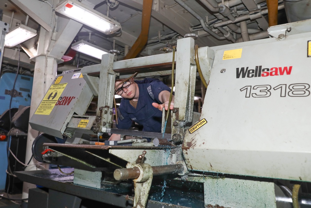 Ike Conducts Planned Incremental Availability maintenance period