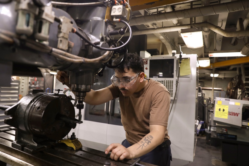 Ike Conducts Planned Incremental Availability maintenance period