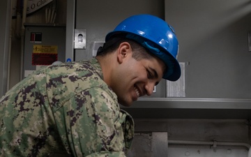 Ike Conducts Planned Incremental Availability maintenance period