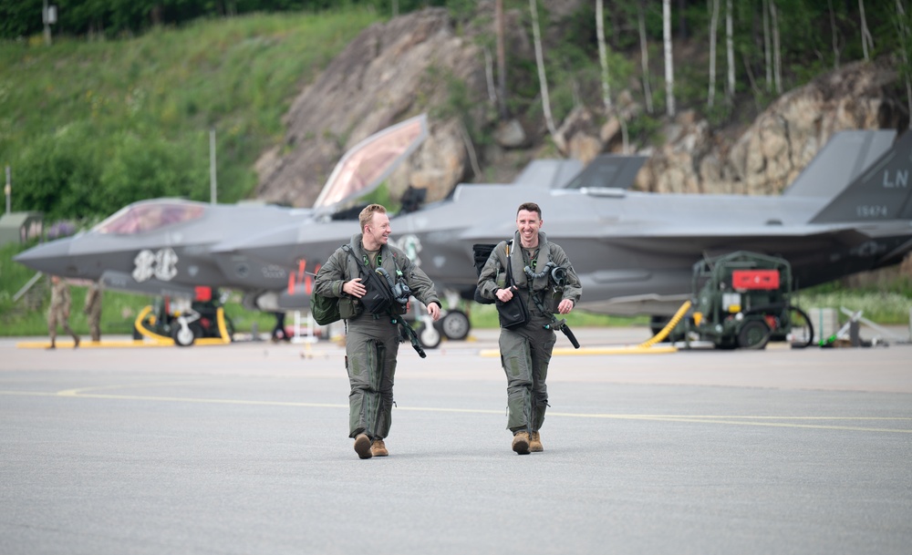 Atlantic Trident sorties powered by Maintainers