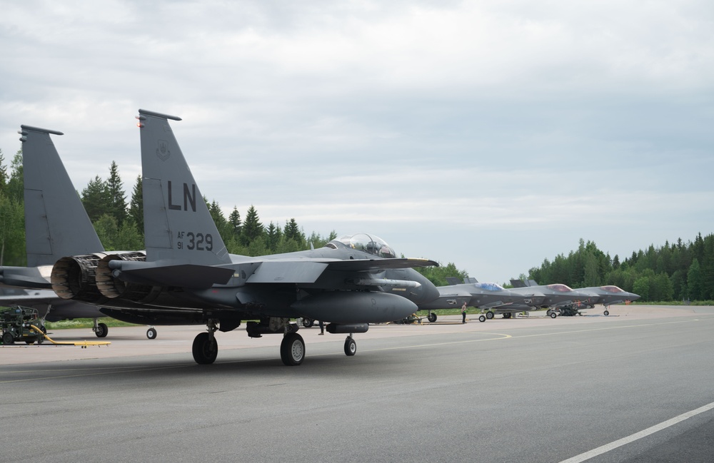 Atlantic Trident sorties powered by Maintainers