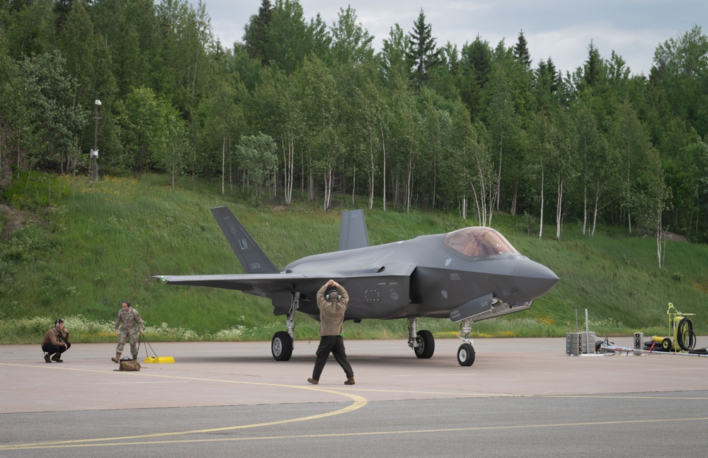 Atlantic Trident sorties powered by Maintainers